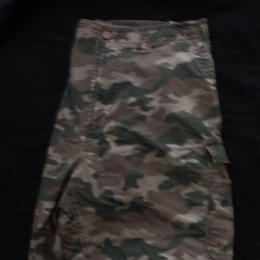 💕 3/$25 💕 G&M Camo Shorts 40